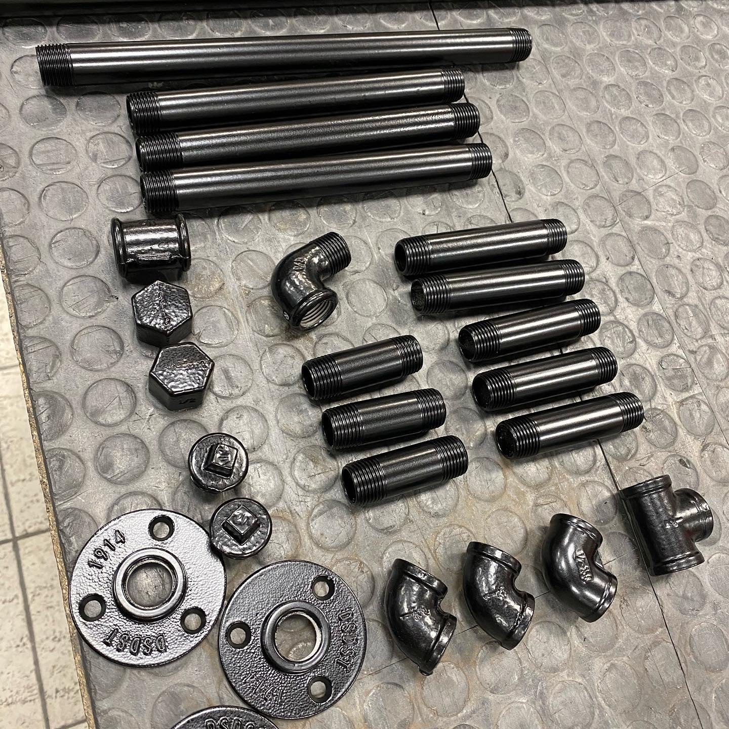 Schwarz Rohre Fitting Pulverbeschichtung SteelDesign Hamburg Rohrdesign Rohrmöbel Made in Hamburg Fertigung Manufaktur